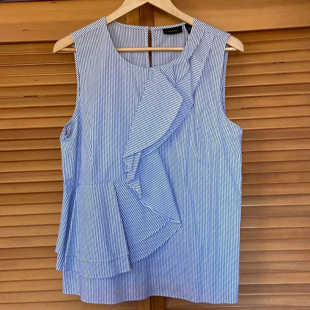 Gorgeous sleeveless top.